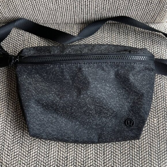 Lululemon Crossbody Bag Black - Picture 1 of 4